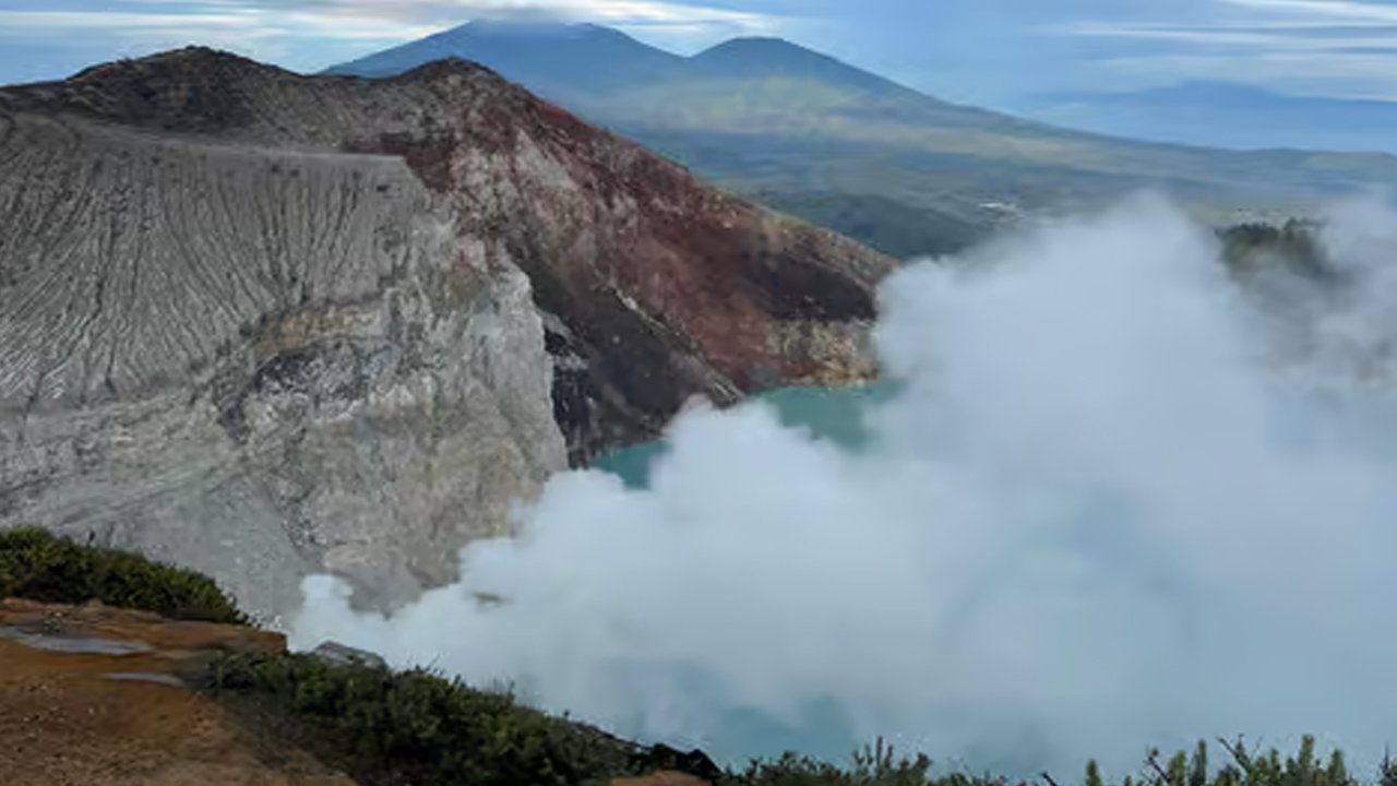 Bromo, Ijen, and Tumpak Sewu Waterfall Treasure-Gems of East Java